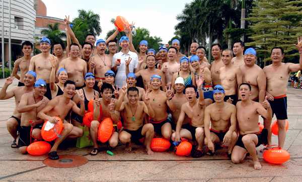 我司助力佛山游泳协会加入2013年横渡珠江活动