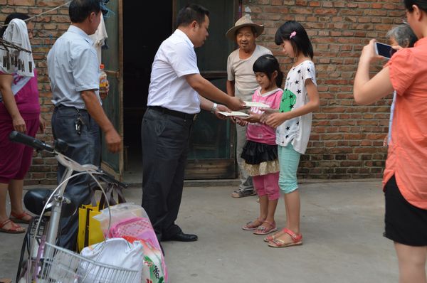 关爱逆境儿童 mg冰球突破在行动