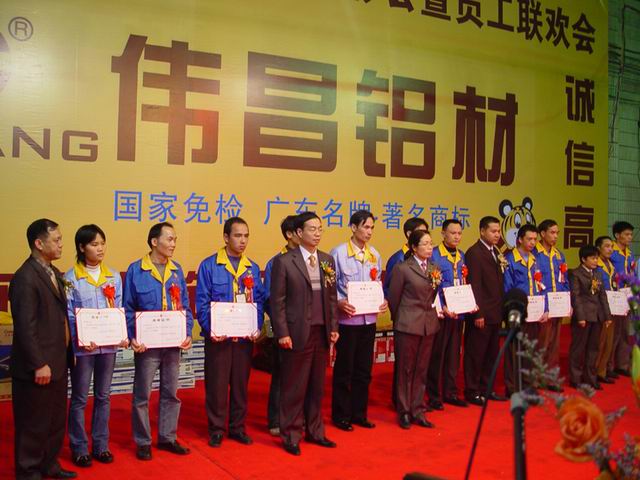 2005�~1��30��A���q�|��2004�~���`�������|�έ��u�p�w�|�]�G�^