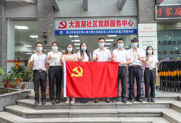 mg冰球突破集团向大浩湖社区捐赠防疫物资和生涯用品