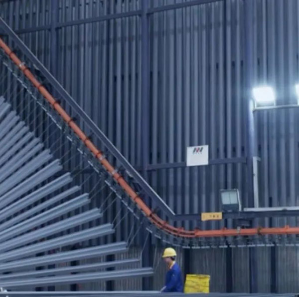 经由一代人兢兢业业的生长，，，，，，在新一代“铝”行人的探索下，，，，，，佛山铝型材将走向何方?