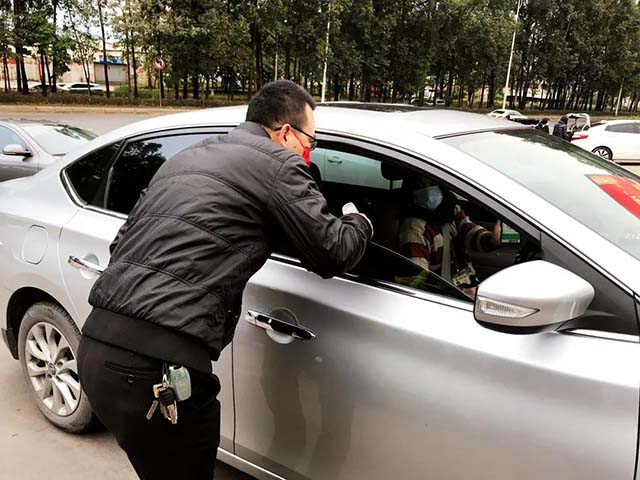 核酸检测进mg冰球突破防疫、生产两不误