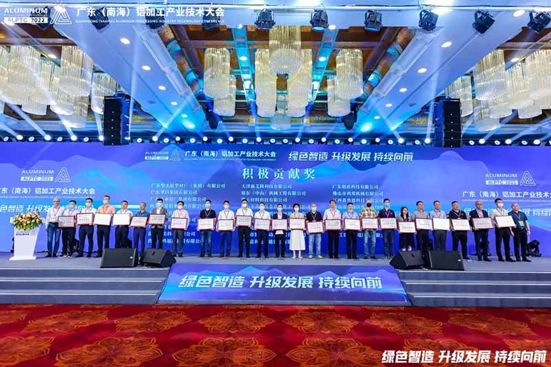 mg冰球突破集团荣获起劲孝顺奖