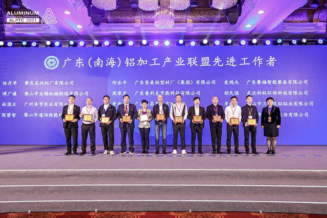 �ة����ΰ��`�u�{�v���[�L�a��s�W�M�a