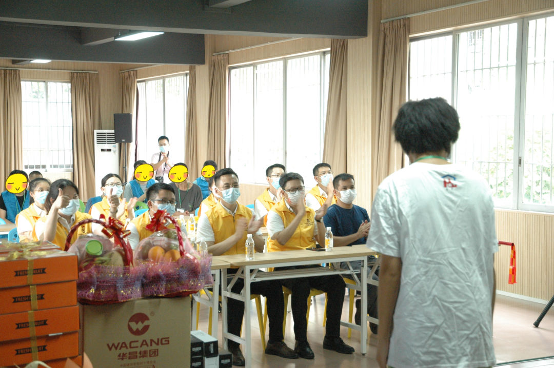 推行社会责任,彰显企业继续|mg冰球突破集团前往狮山镇小塘社区康园中心开展慰问活动