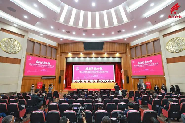 热烈祝贺mg冰球突破集团荣获2021年佛山市南海区"纳税突出孝顺百佳企业"称呼!