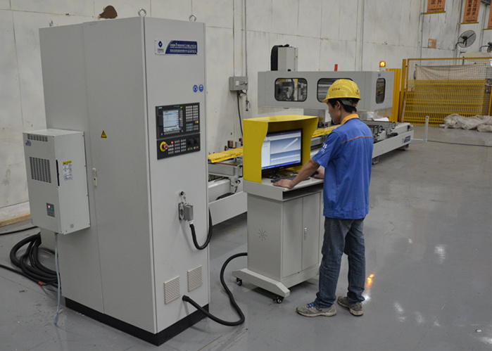 mg冰球突破铝业引进高速四轴数控加工中心，，，，，，幕墙门窗制造加工水平再提速！