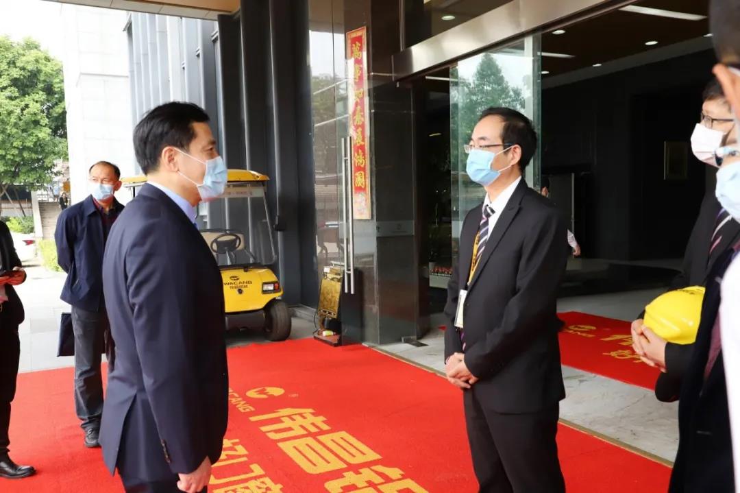 【mg冰球突破动态】佛山市副市长乔羽一行莅临mg冰球突破铝业相识企业疫情防控和复工复产事情！
