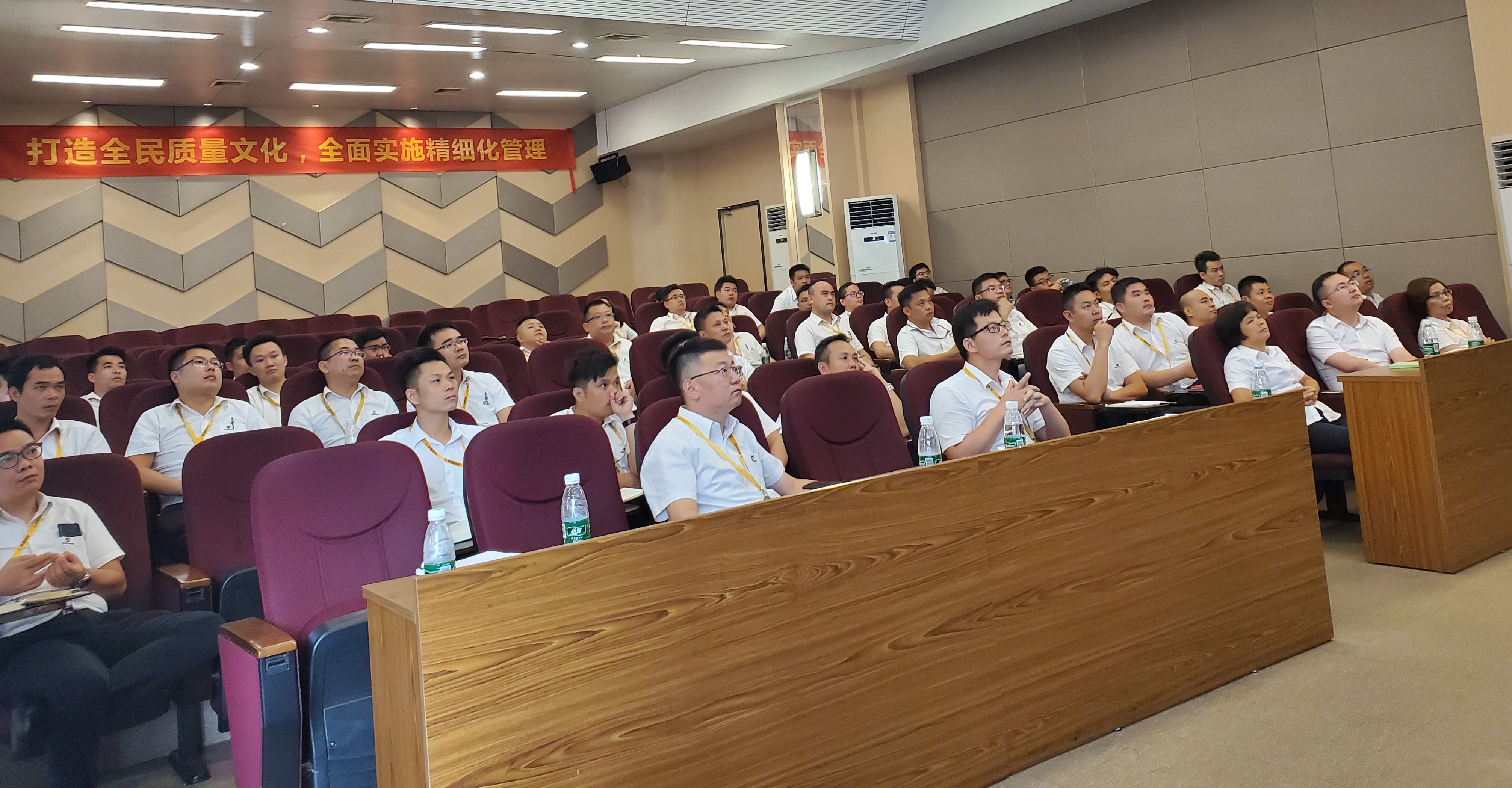 �ĤT�����P���V�J�u�@�����G�׫���覡�Ѽ����ѯ�O